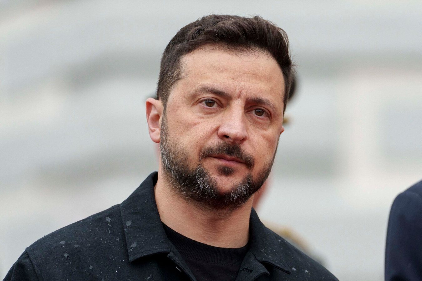 L'avion de Volodymyr Zelensky a failli être percuté par un drone, selon le Premier ministre norvégien