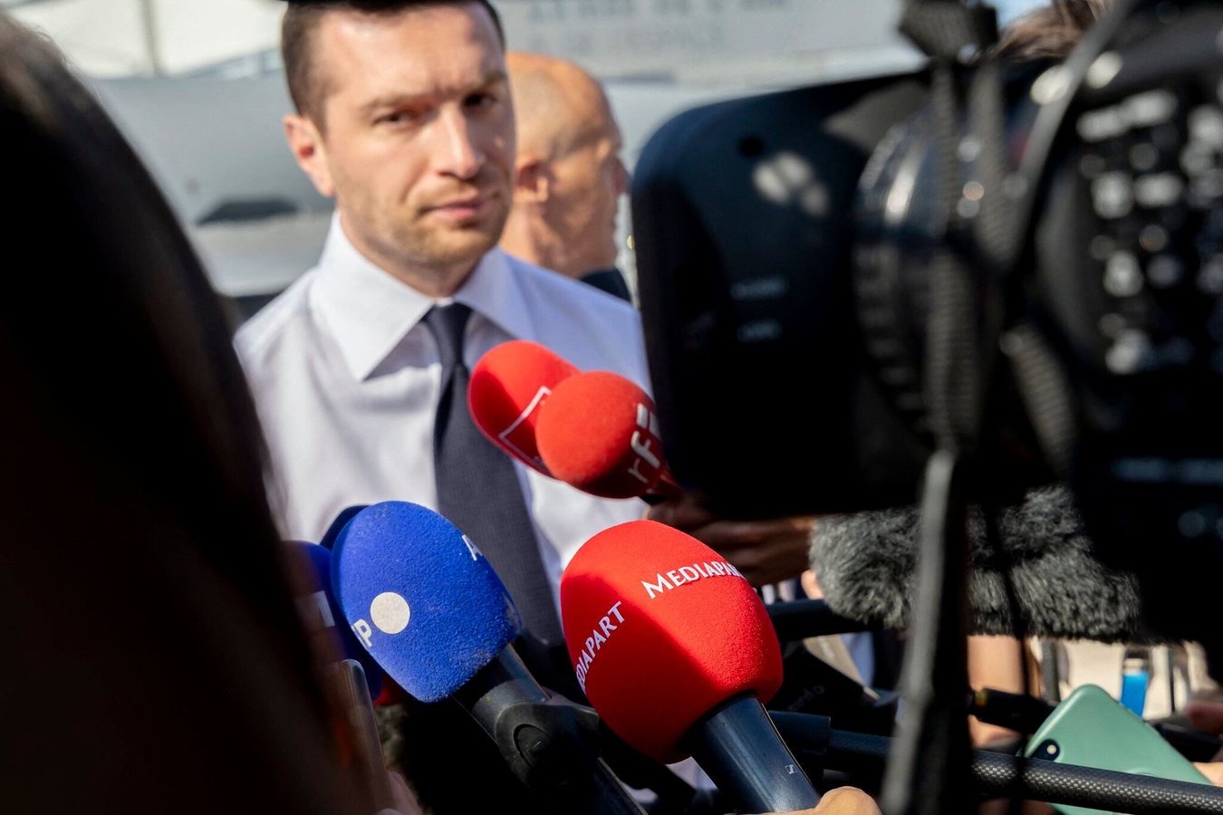 Bardella accusé de propos antisémites : Mediapart dit avoir authentifié les messages avec Meta et un huissier