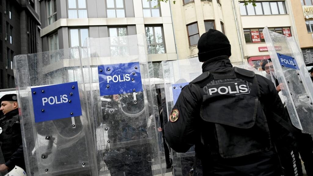 Turquie : la police prend le contrôle de Halk TV, principale chaîne d'opposition