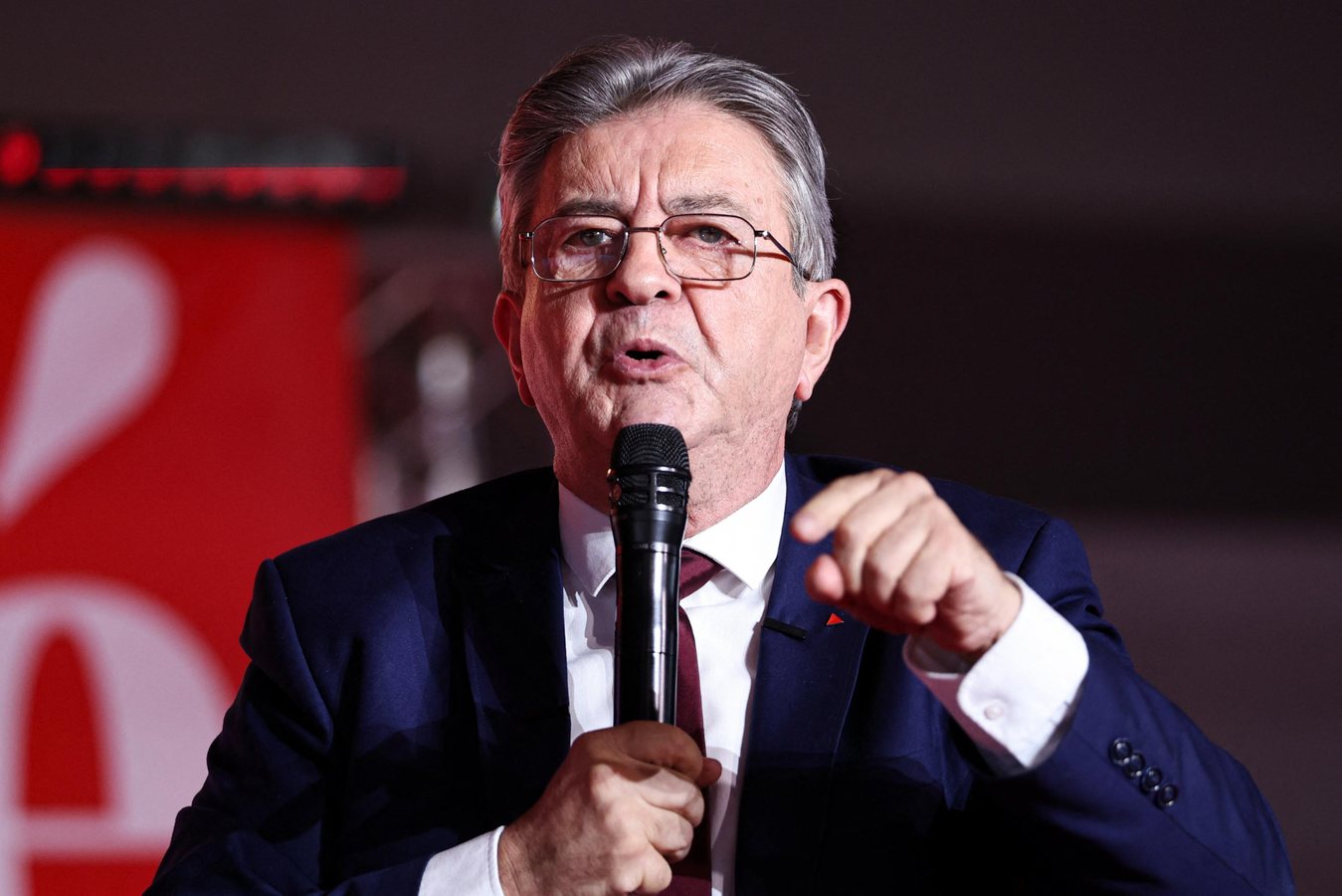 Blocus des lycées : Lecornu dénonce une « surenchère irresponsable » de LFI, Mélenchon fustige une « répression »