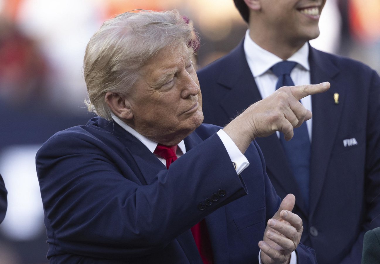 "Peut-être qu'il est raciste"... Lors d'une conférence de presse, Donald Trump attaque LeBron James après son transfert à Philadelphie