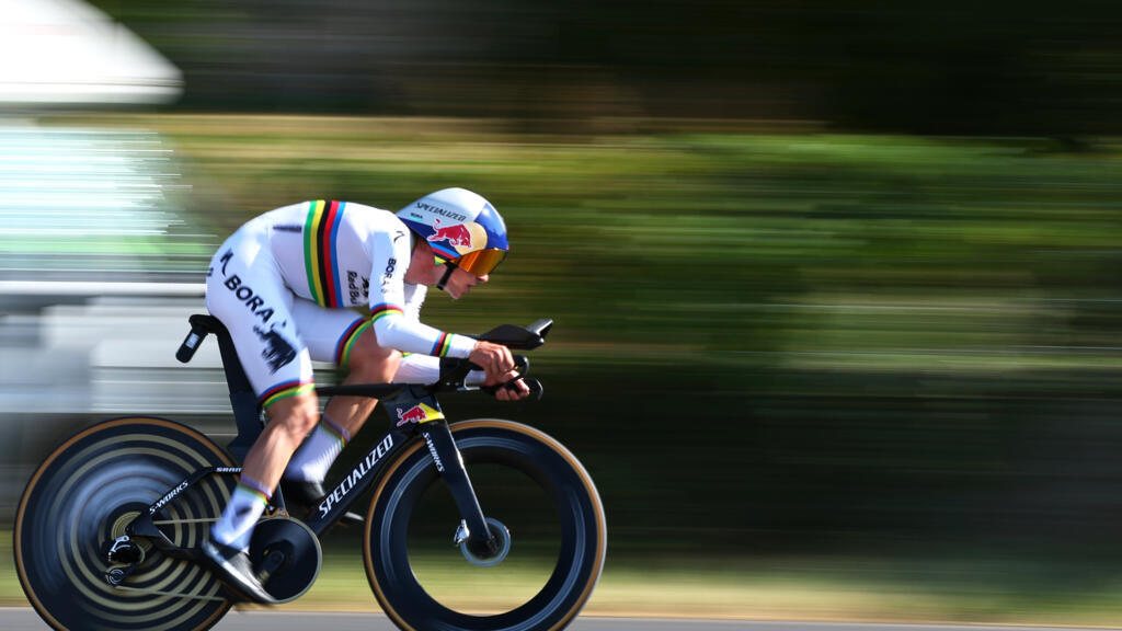 Remco Evenepoel remporte le contre-la-montre de la 16e étape du Tour de France et conforte sa deuxième place