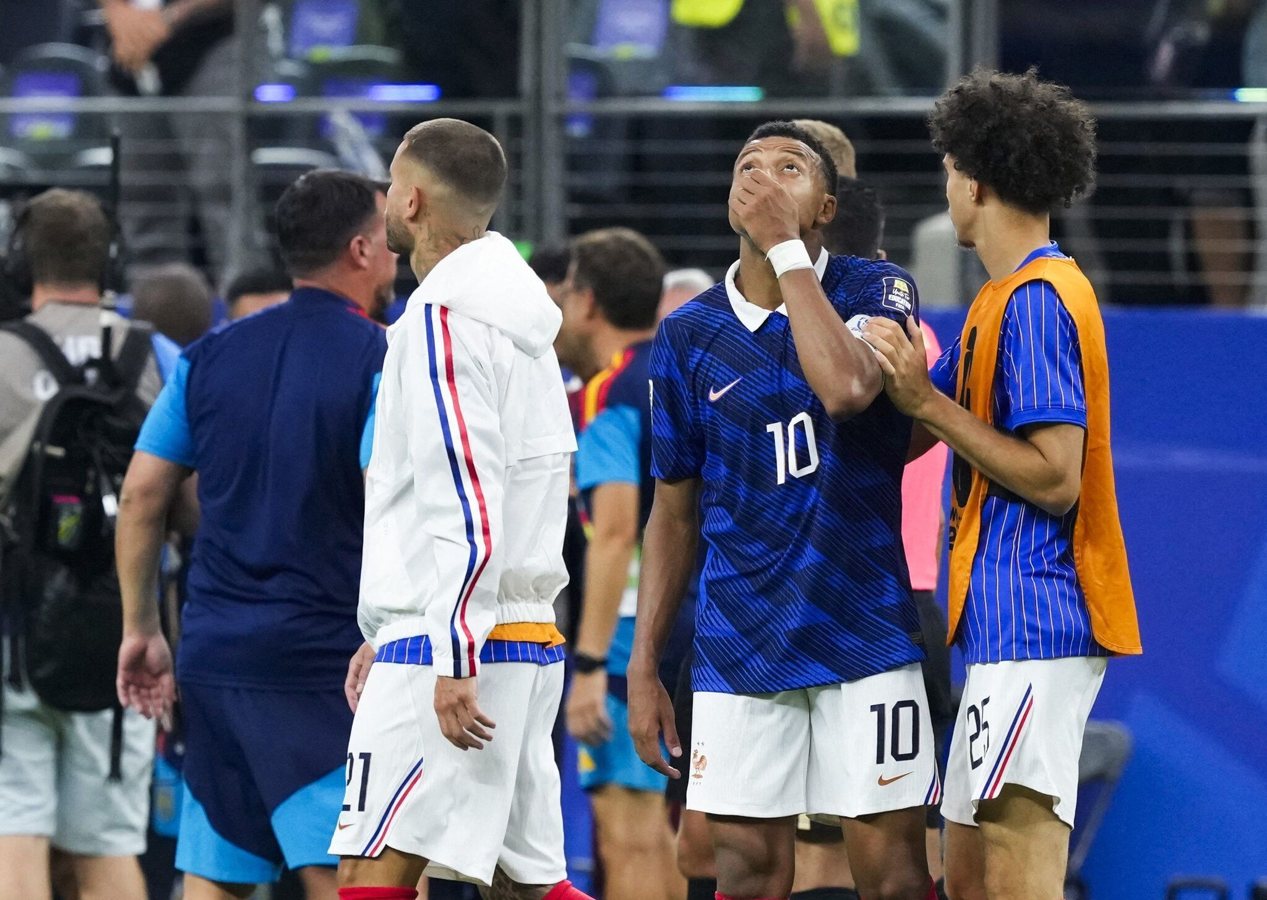 Booba accuse Kylian Mbappé de faire « couler » l'équipe de France après l'élimination en demi-finale