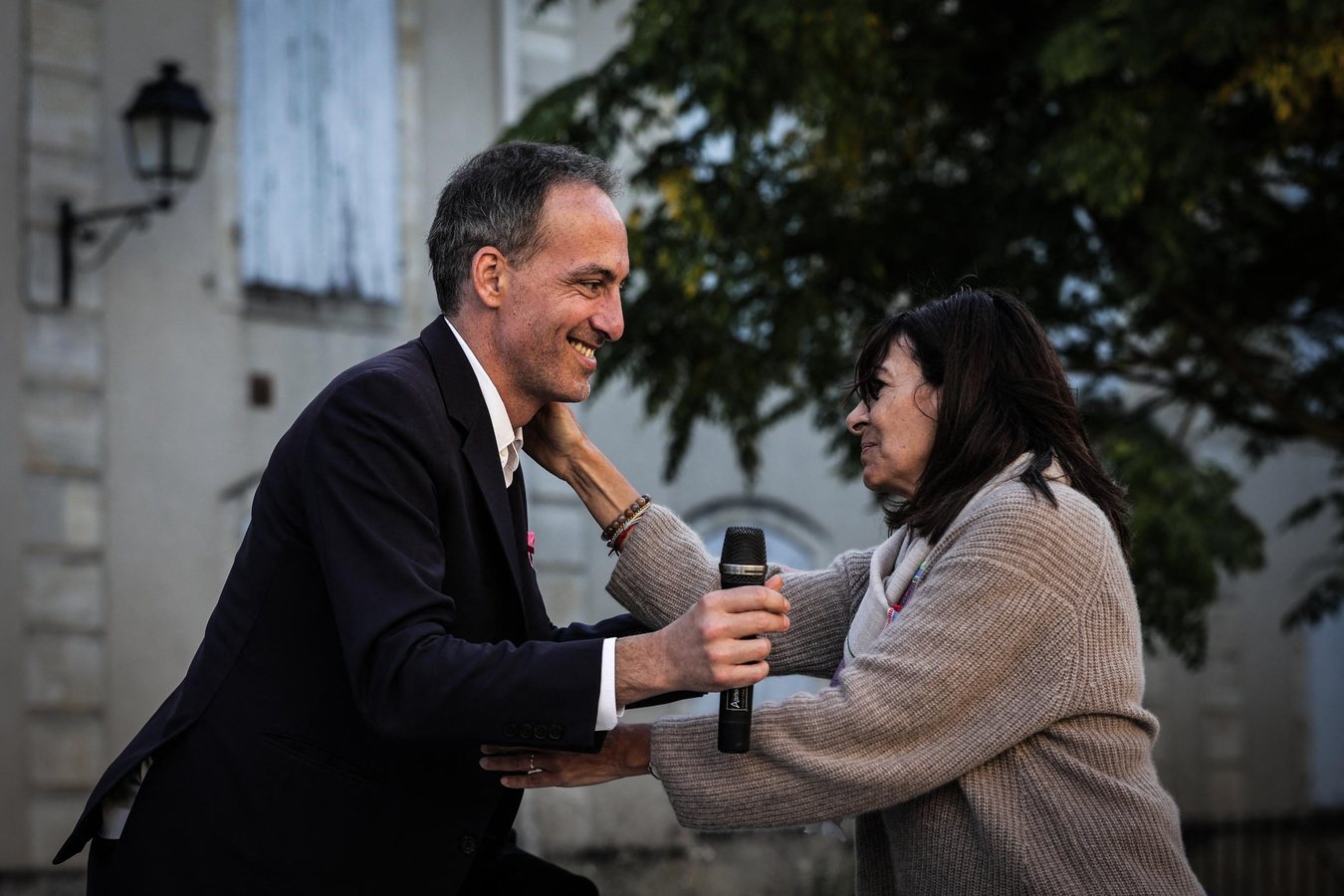 Anne Hidalgo soutient Raphaël Glucksmann pour la primaire de la gauche