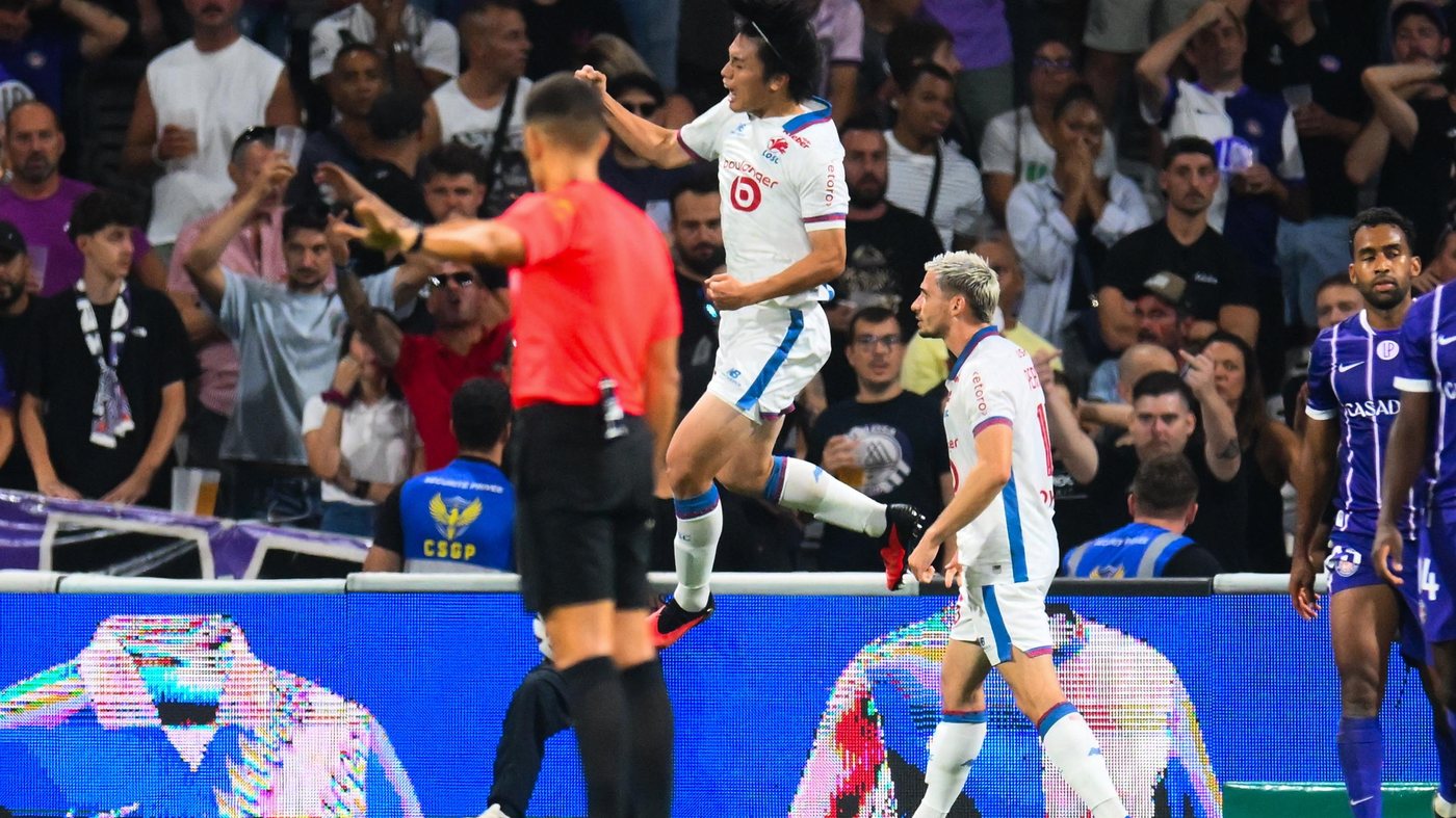 Lille s'impose à Toulouse grâce à Ayase Ueda et prend la tête de la Ligue 1
