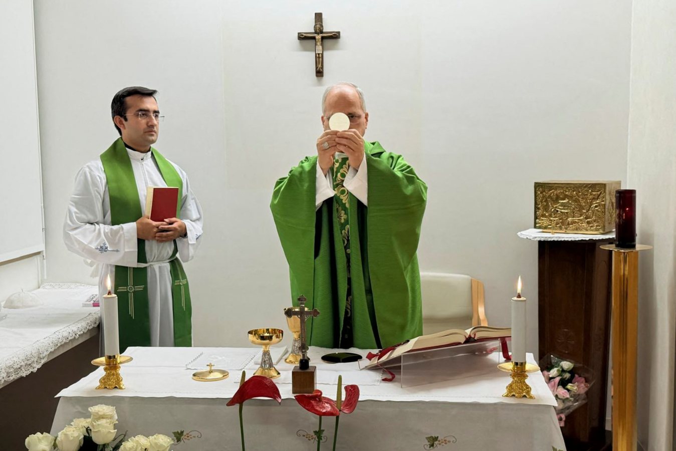 Le Vatican publie les premières photos du pape Léon XIV depuis son opération