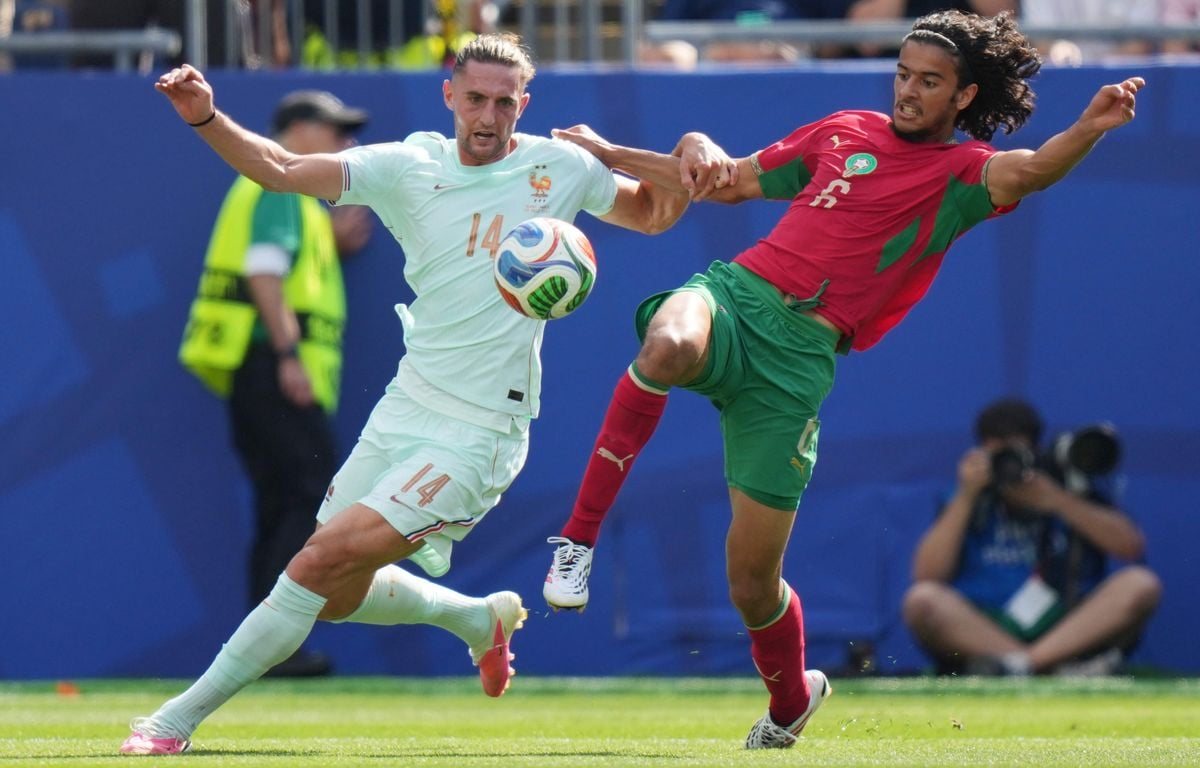 Le sélectionneur marocain dénonce une main non sifflée sur le but de Mbappé