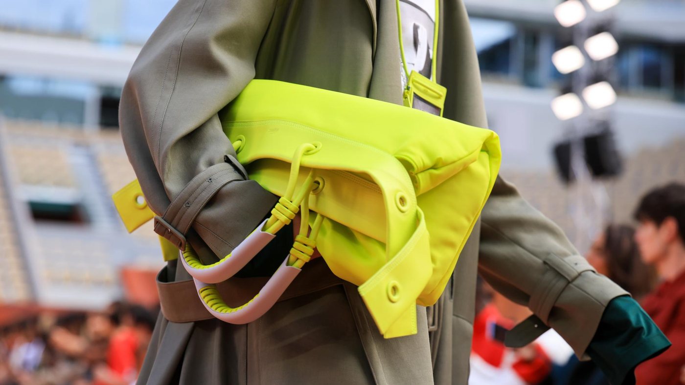 Après la Fashion Week, le jaune néon s'annonce comme la couleur dominante des magasins