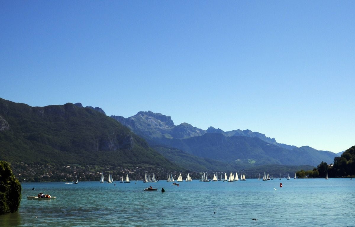 Tuerie de Chevaline : une arme repêchée dans le lac d'Annecy relance l'enquête