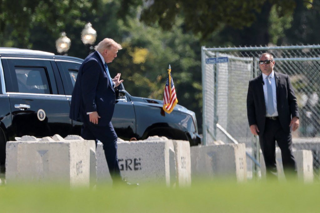 Réunion du Cabinet à Camp David: Trump quitte la Maison-Blanche pour un cadre plus isolé