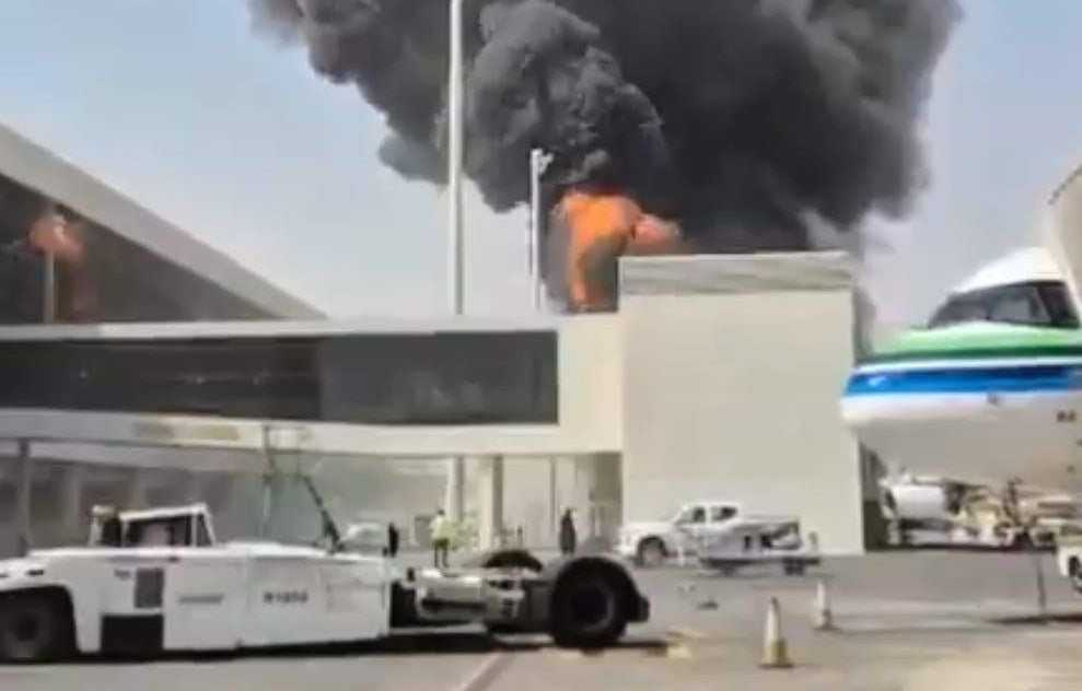 Un missile houthi frappe l'aéroport de Ryad, plusieurs blessés