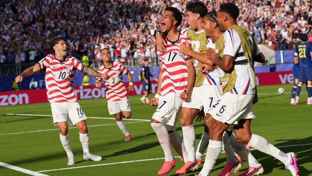 Coupe du monde 2026: les États-Unis rejoignent le Mexique et le Canada en huitièmes de finale