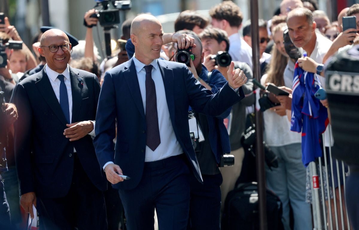 Zinédine Zidane devient le nouveau sélectionneur de l'équipe de France