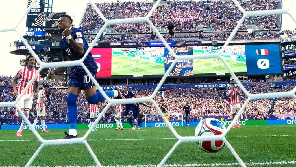 Coupe du monde 2026: la France écarte le Paraguay et affrontera le Maroc en quart de finale