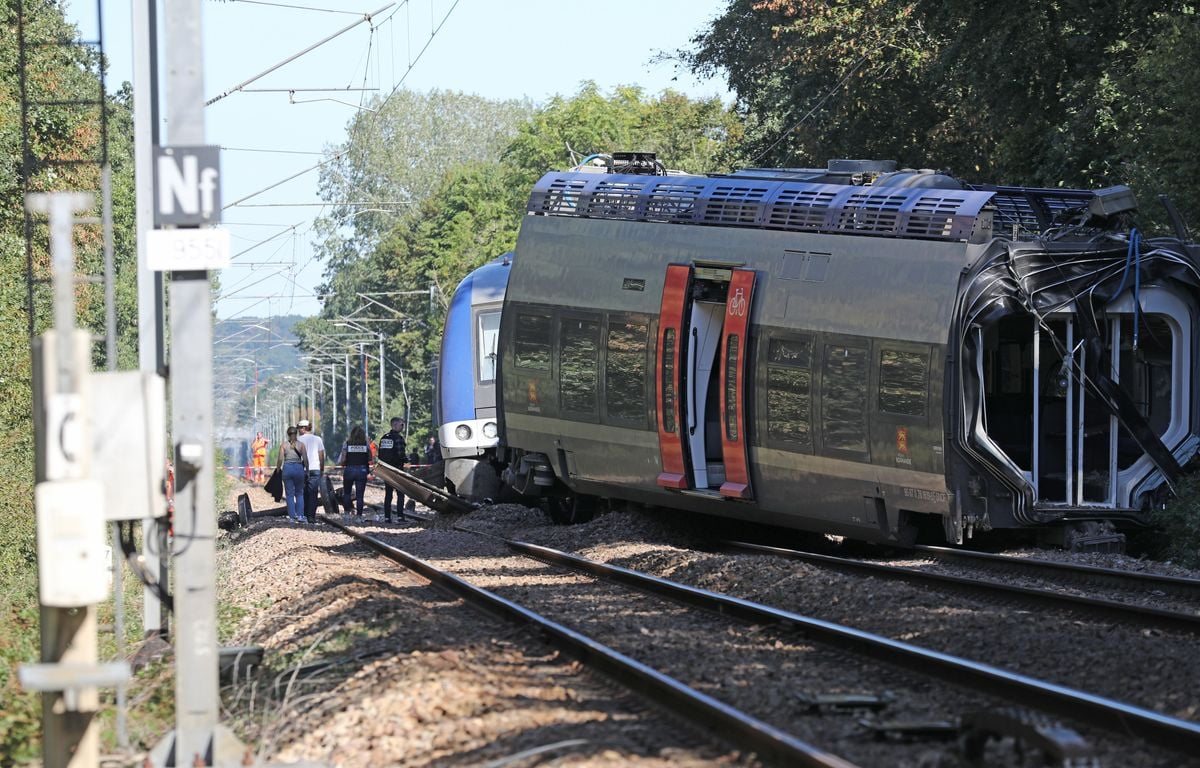 Déraillement d'un TER en Normandie : l'enquête se poursuit, aucune piste écartée