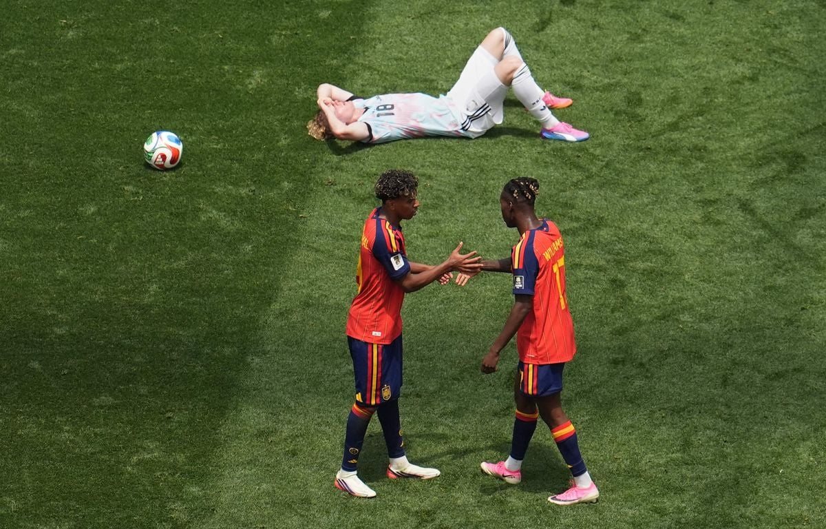Antoine Griezmann félicite les Bleus après leur qualification en demi-finale de la Coupe du monde 2026