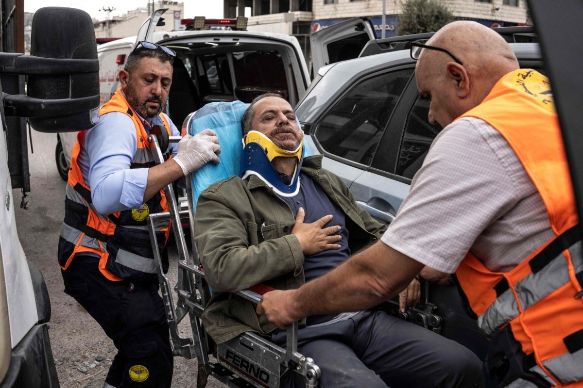 Un photographe de l'AFP roué de coups par des colons israéliens en Cisjordanie occupée