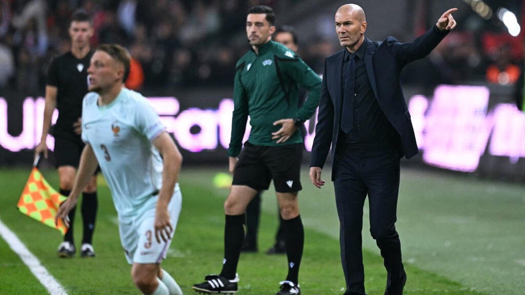 Zinédine Zidane réussit ses débuts avec les Bleus, Mbappé buteur puis blessé