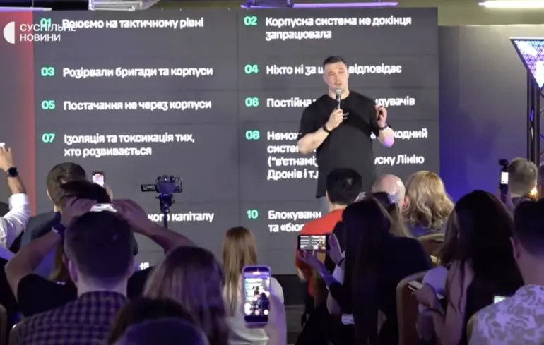Volodymyr Zelensky limoge son ministre de la Défense Mykhaïlo Fedorov