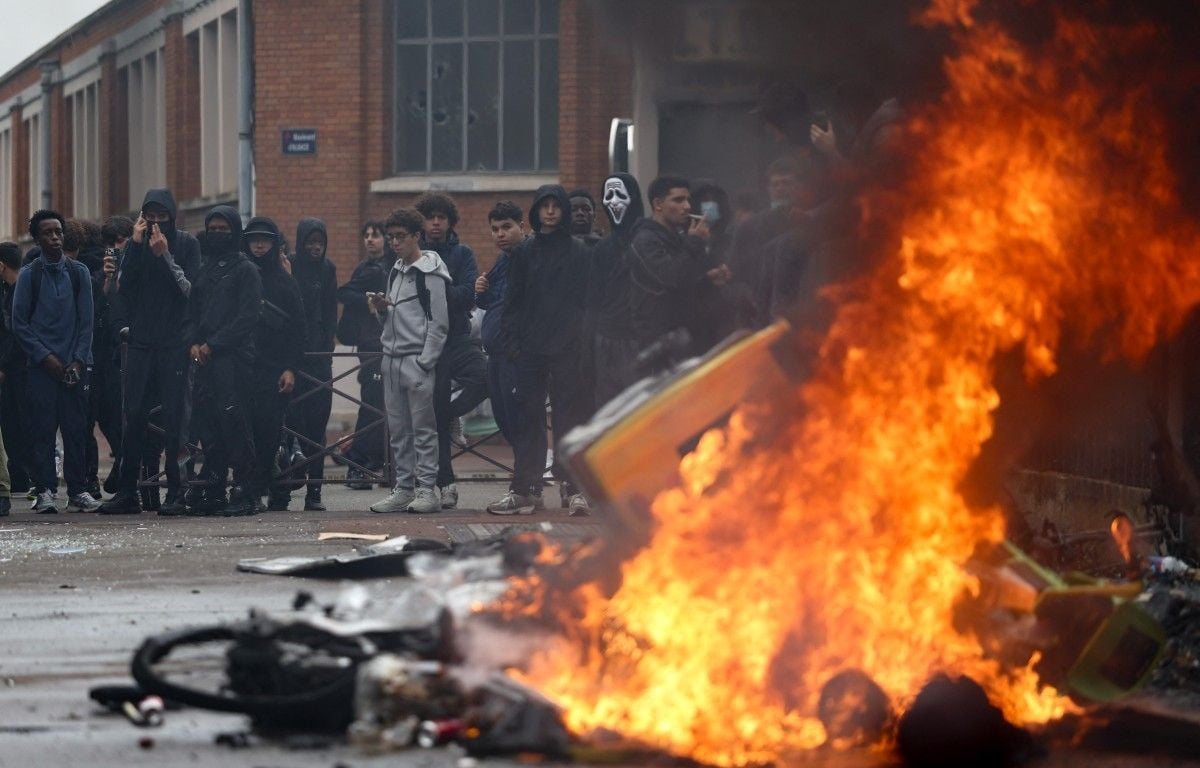 Bally Bagayoko dément avoir allumé un feu de poubelle devant un lycée bloqué à Saint-Denis
