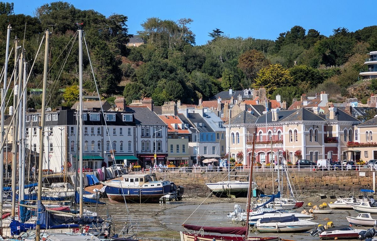 Jersey et Guernesey, un archipel anglo-normand entre héritage français et identité britannique