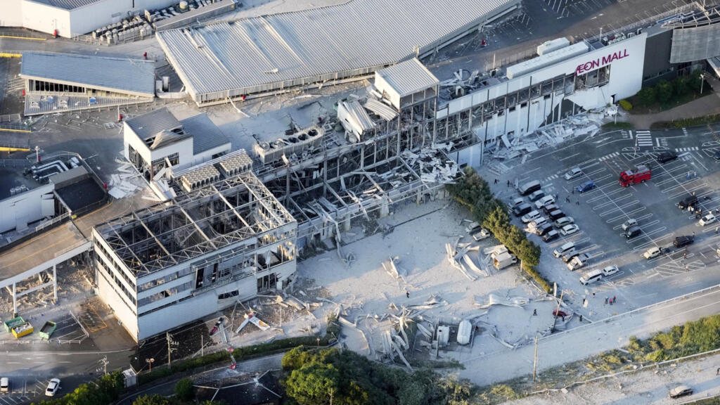 Un séisme de magnitude 7,1 fait des dizaines de blessés au Japon et piège des personnes dans un centre commercial