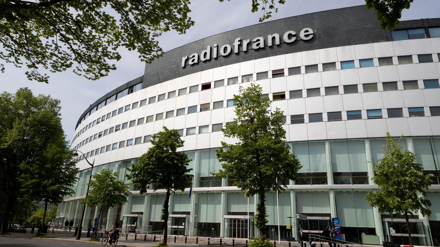 300 personnalités s'opposent à la chronique de Charles Sapin sur France Inter