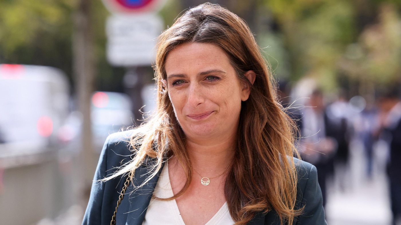 Marine Tondelier participe à la marche pour le climat à Arras avec son bébé