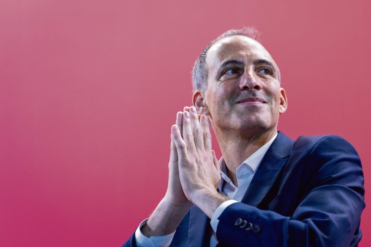 Glucksmann désigné candidat social-démocrate, le gouvernement menace de recourir aux ordonnances budgétaires