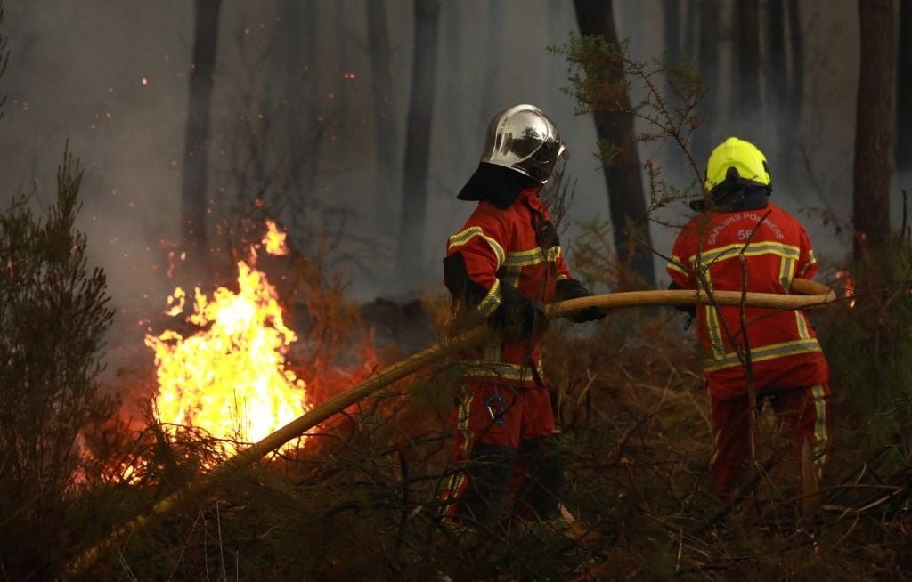 Incendies en Gironde: les autorités appellent les touristes à ne pas venir, l’économie locale menacée