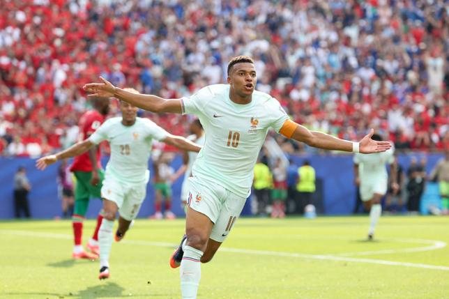 La presse étrangère salue la maîtrise des Bleus face au Maroc en quart de finale