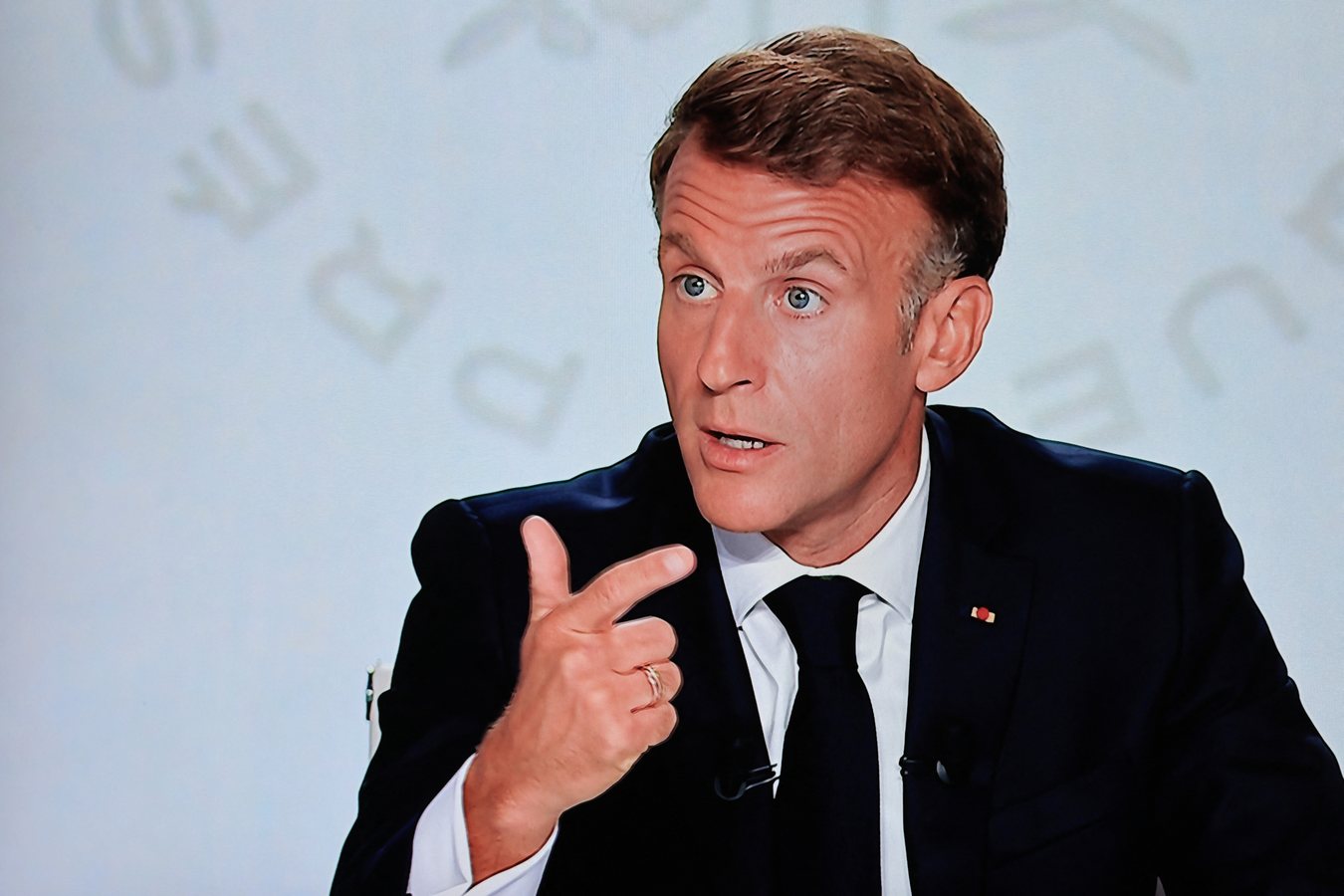 Carburants : pourquoi Macron refuse pour l'instant de baisser les taxes