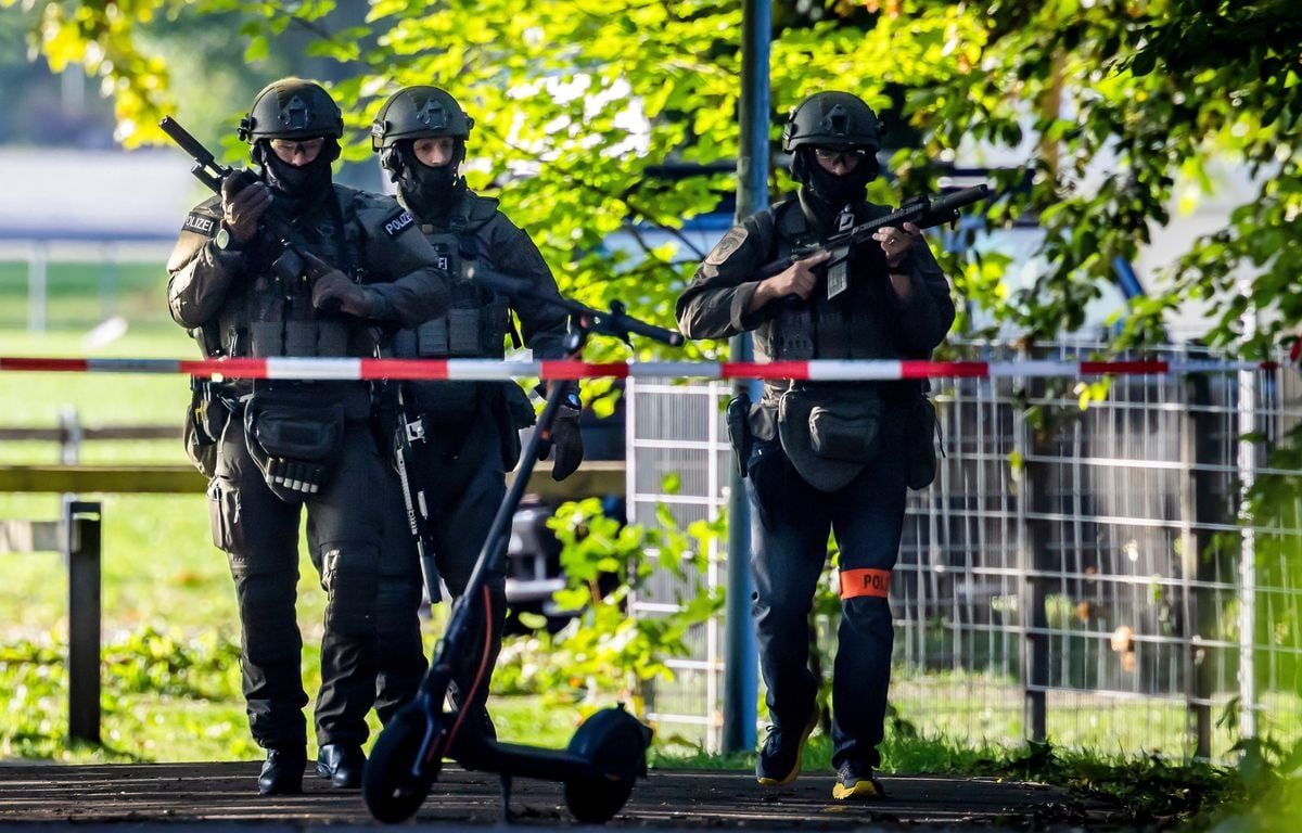 Un homme menotté s'échappe après des tirs de mortiers contre des policiers à Clamart