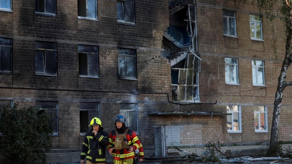 Des drones russes frappent un pont de Kiev, un institut nucléaire et une école