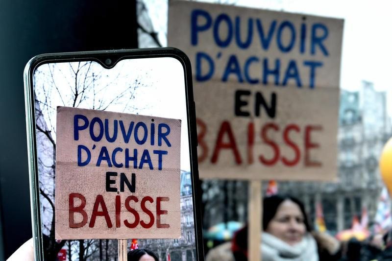 Rentrée sociale chargée en France : climat, services publics et libertés au menu des mobilisations