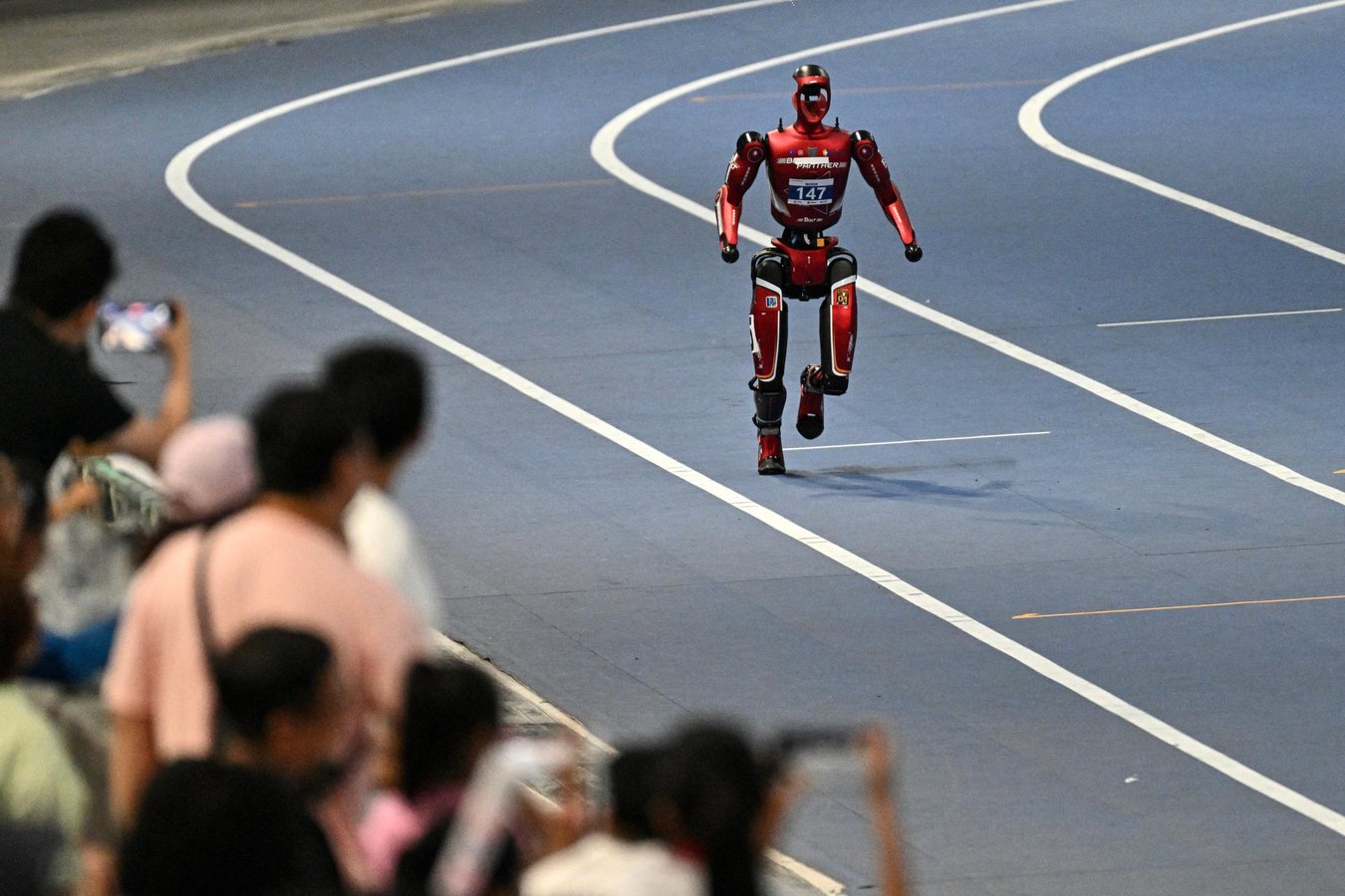 Deux robots chinois battent le record du monde humain du 100 mètres